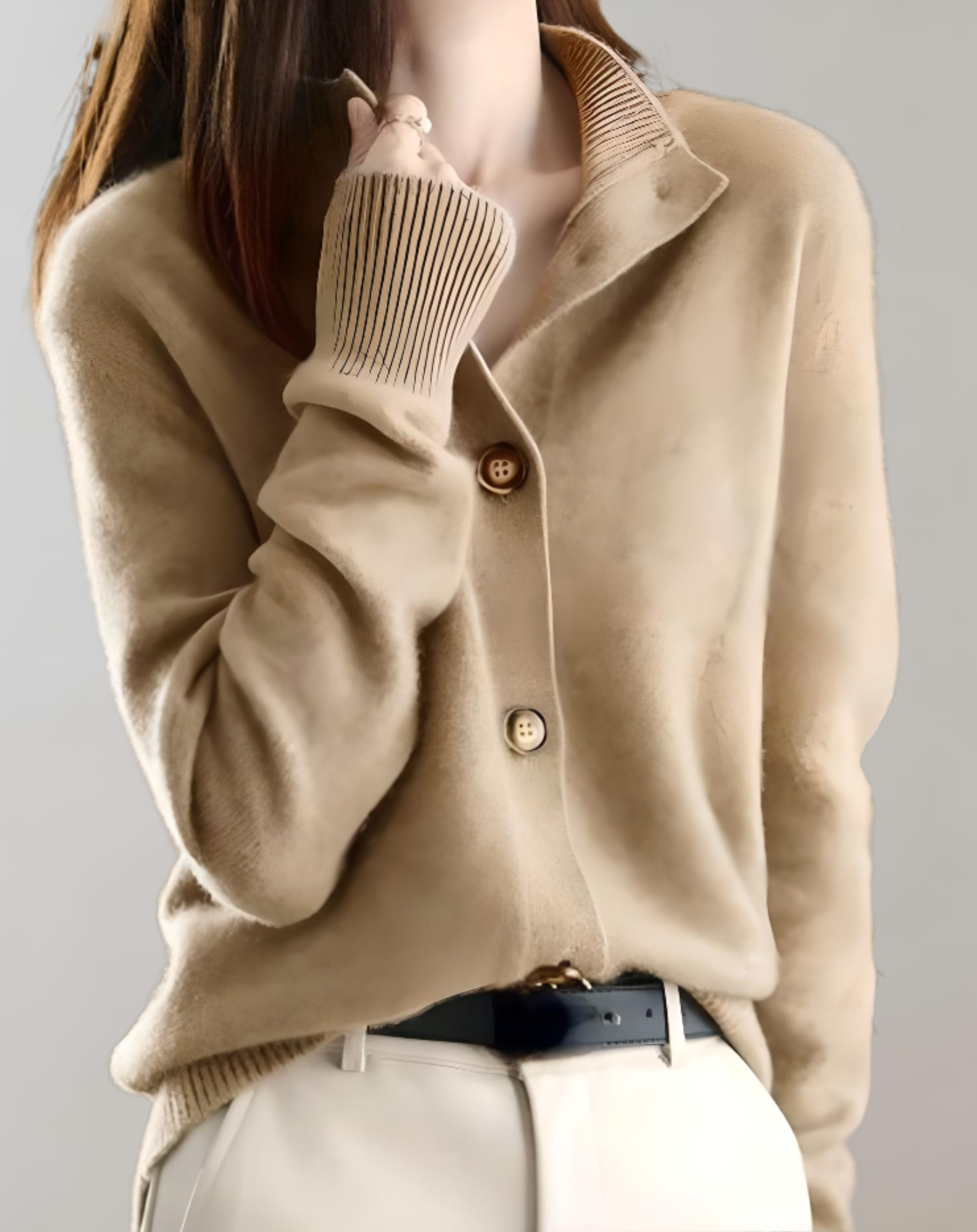 Pull-over ample avec boutons, grands cols et grands boutons