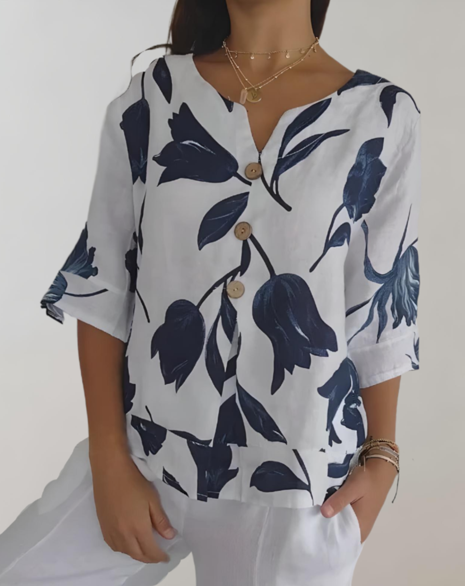 Top ample à manches 3/4, motif floral et fermeture à boutons